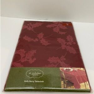 St Nicholas Square Red Round 70” Holly Berry Tablecloth. Old Stock Still sealed